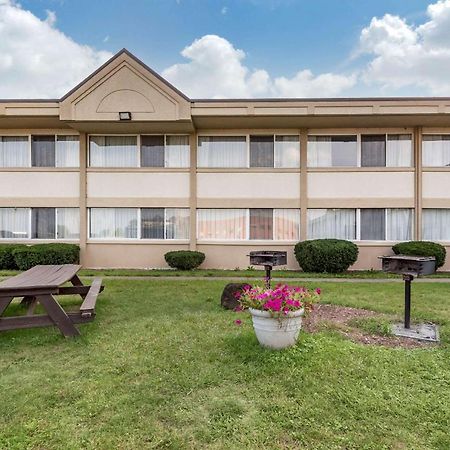 Quality Inn & Suites Vestal Binghamton Near University מראה חיצוני תמונה