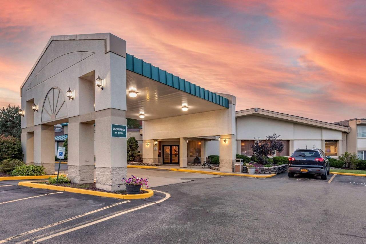Quality Inn & Suites Vestal Binghamton Near University מראה חיצוני תמונה