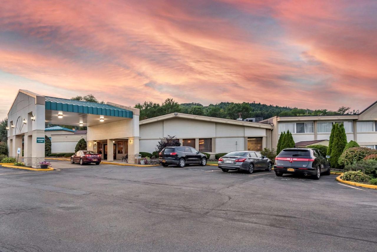 Quality Inn & Suites Vestal Binghamton Near University מראה חיצוני תמונה