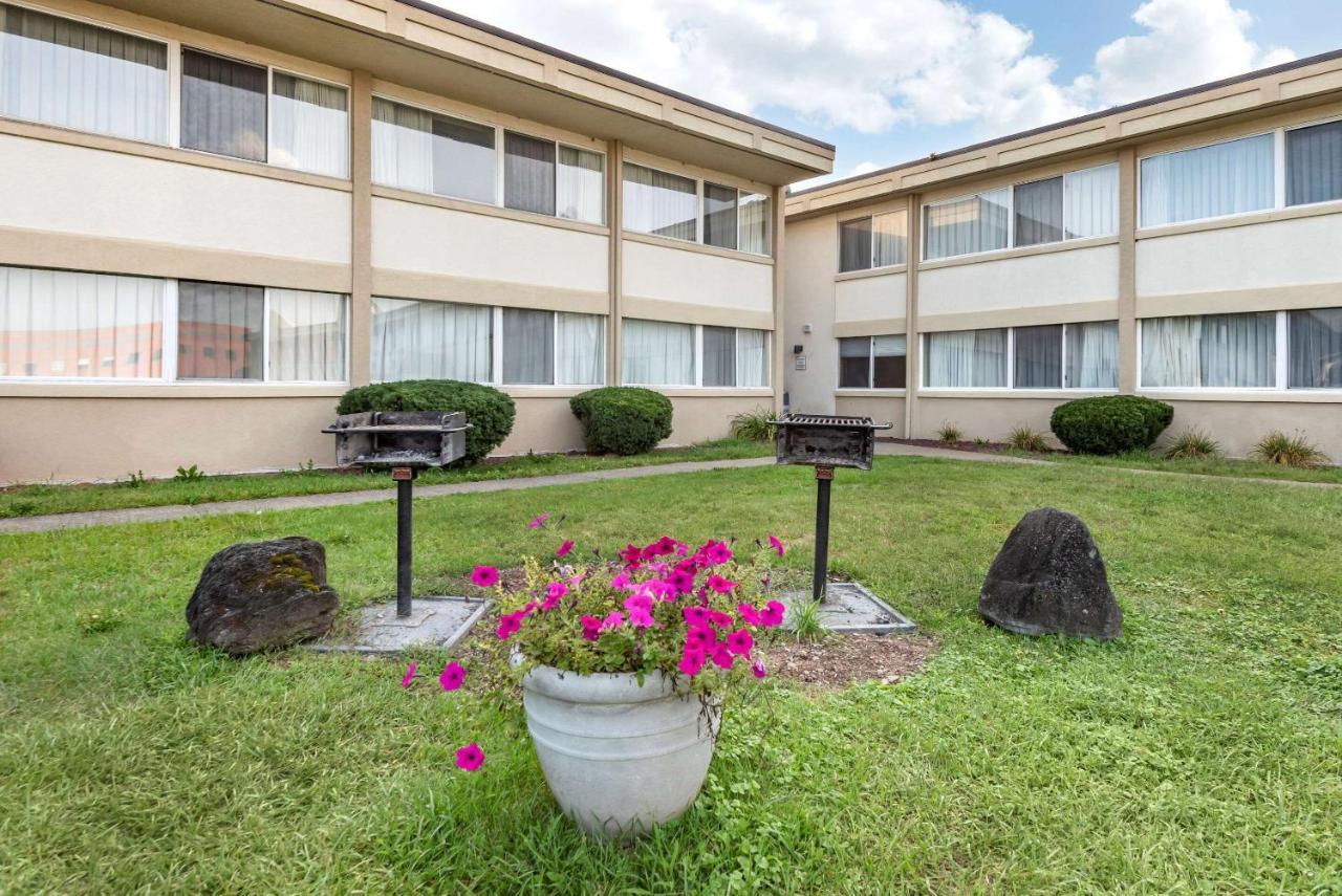 Quality Inn & Suites Vestal Binghamton Near University מראה חיצוני תמונה