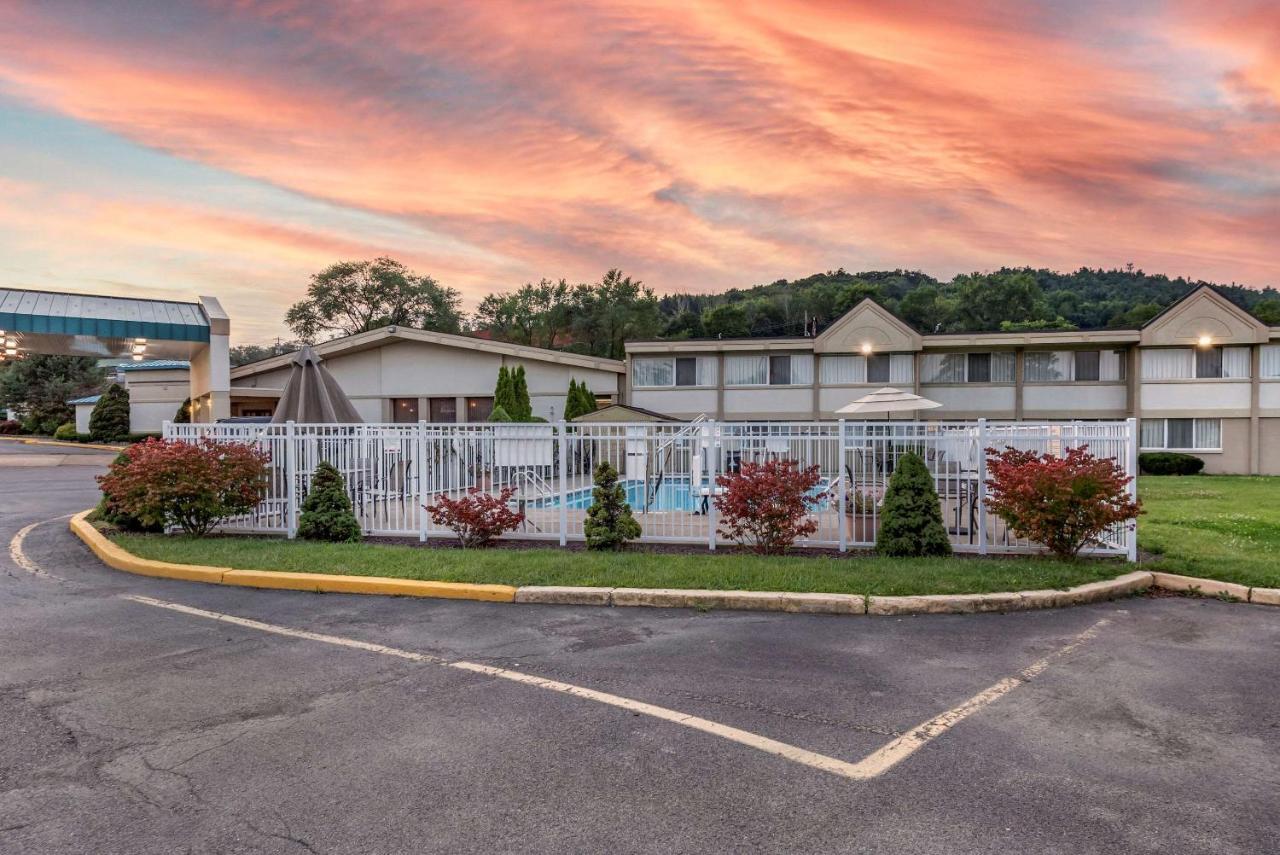 Quality Inn & Suites Vestal Binghamton Near University מראה חיצוני תמונה