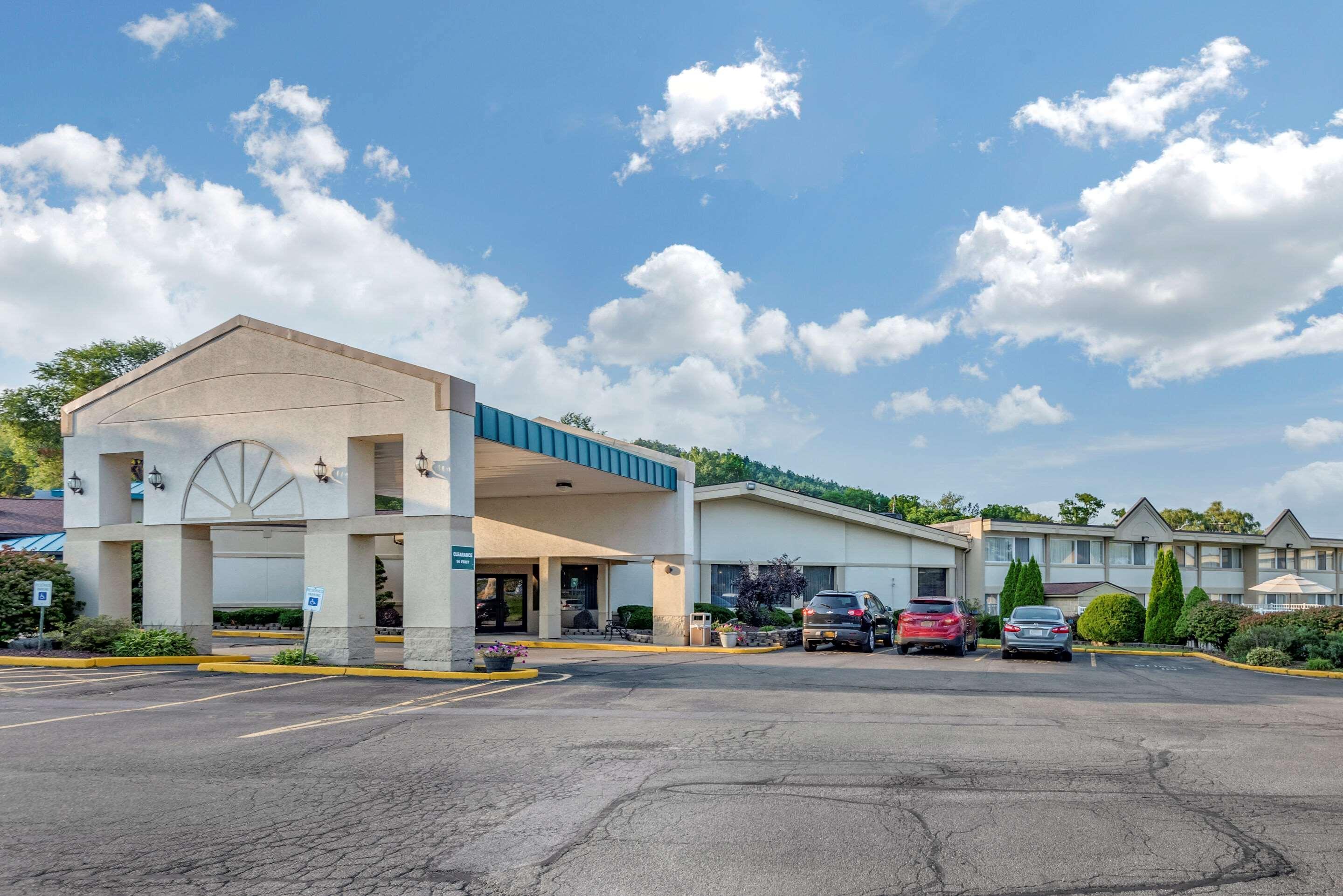 Quality Inn & Suites Vestal Binghamton Near University מראה חיצוני תמונה