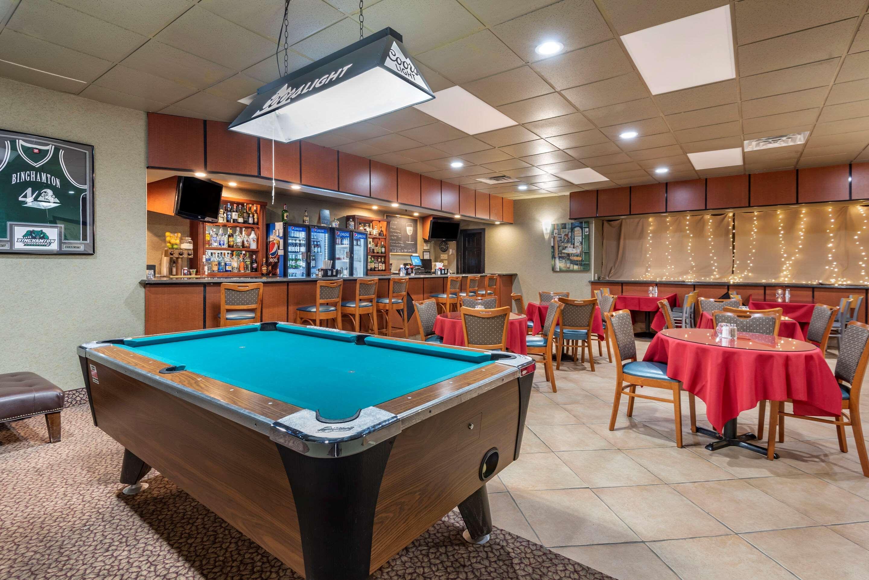 Quality Inn & Suites Vestal Binghamton Near University מראה חיצוני תמונה