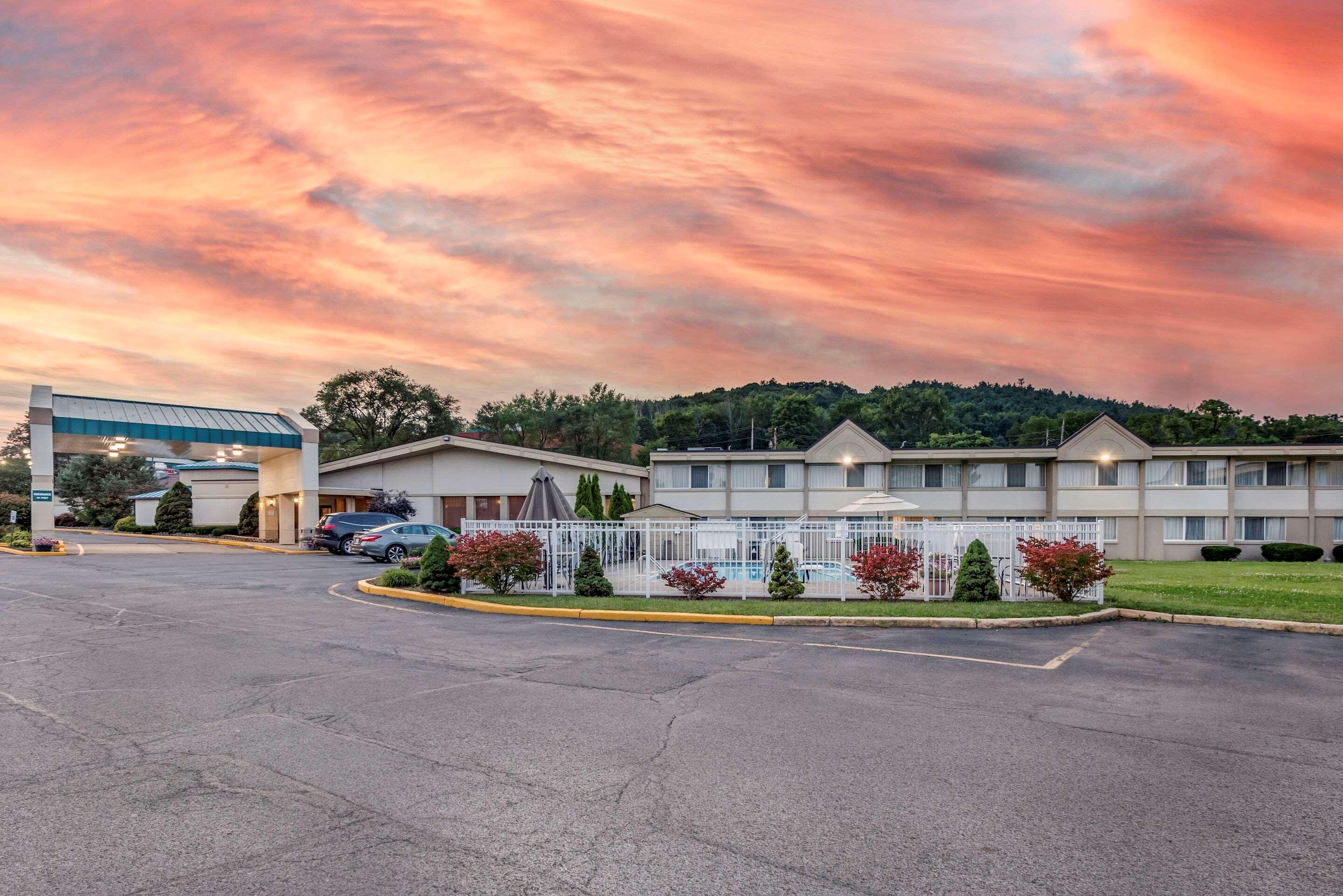 Quality Inn & Suites Vestal Binghamton Near University מראה חיצוני תמונה