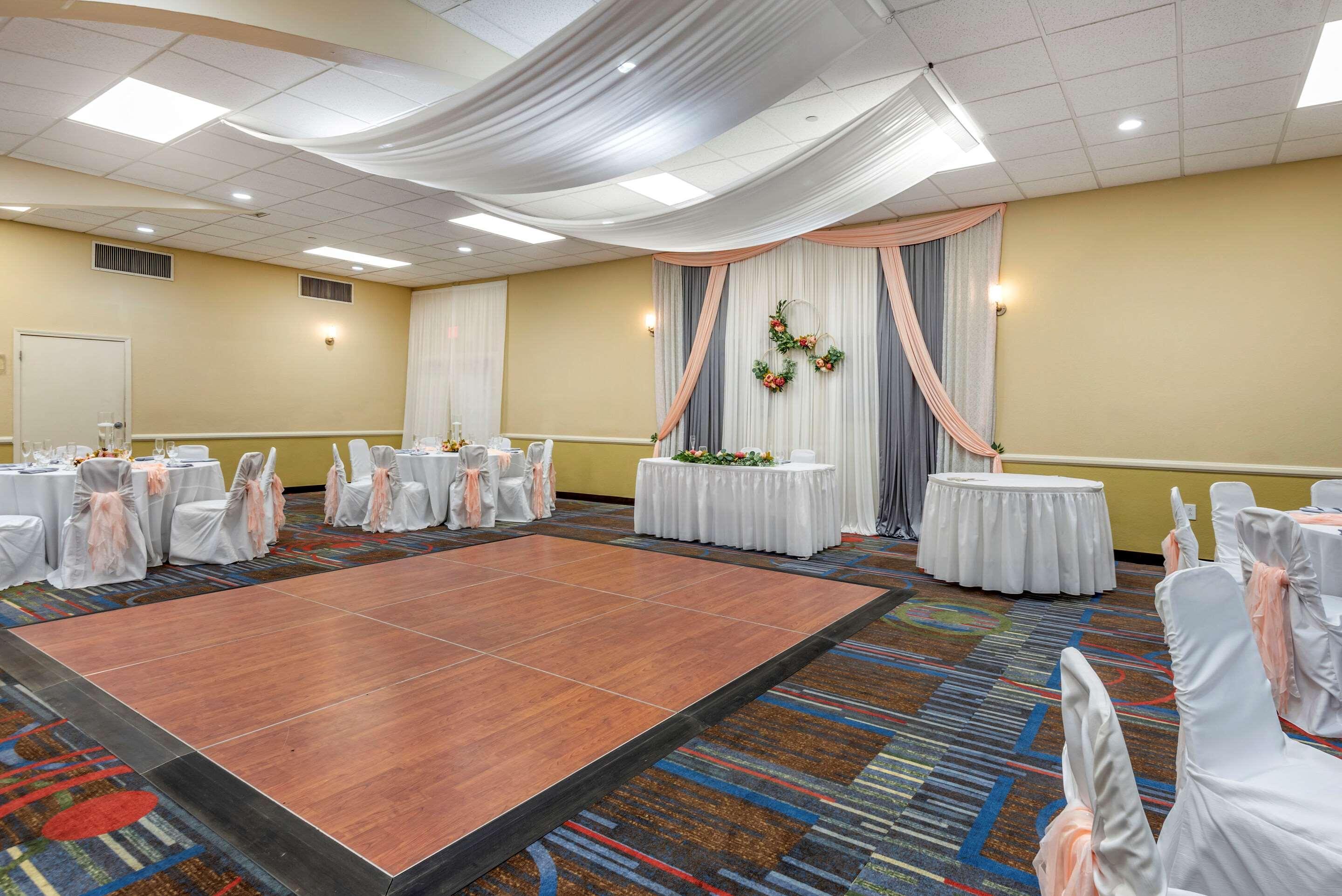 Quality Inn & Suites Vestal Binghamton Near University מראה חיצוני תמונה