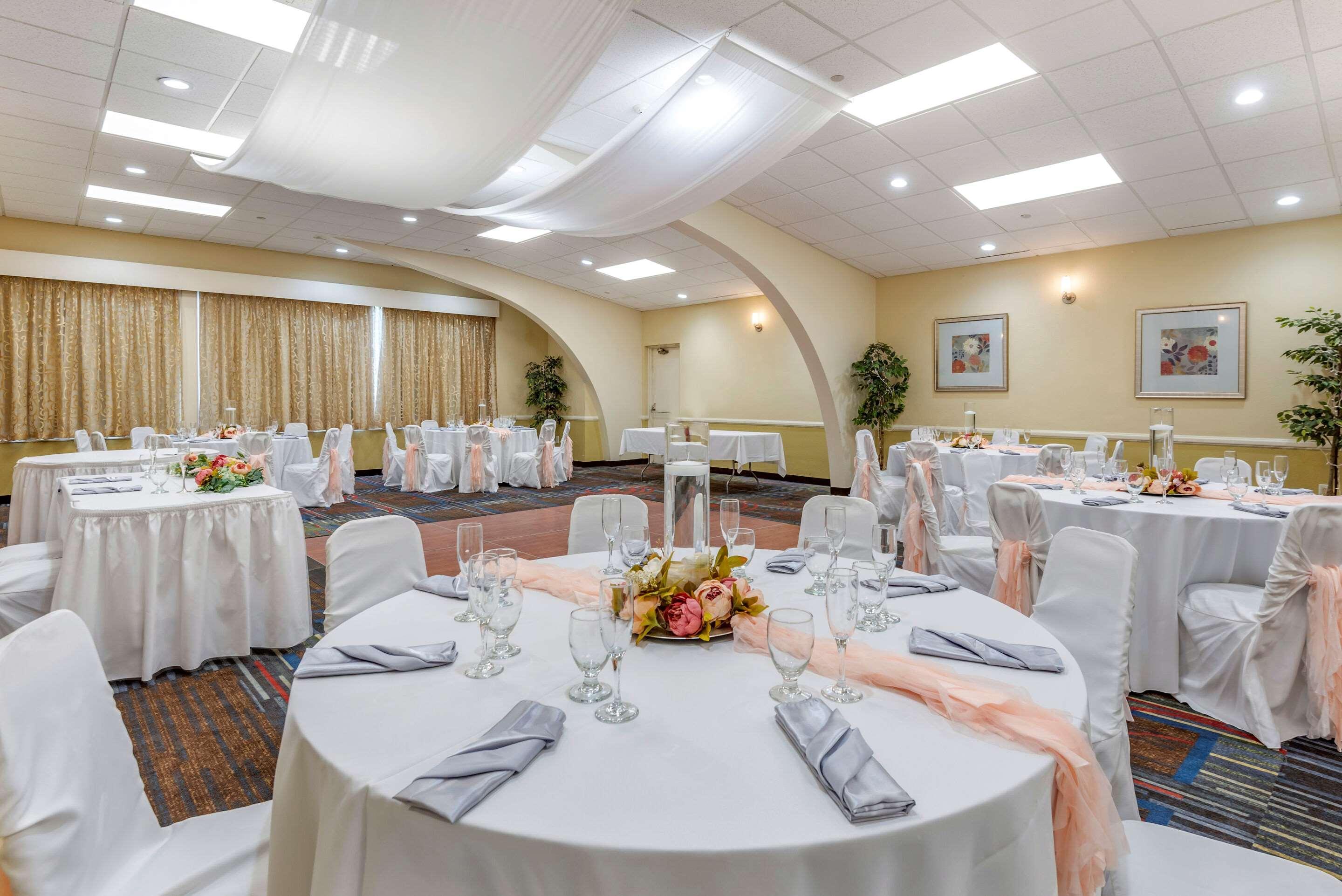 Quality Inn & Suites Vestal Binghamton Near University מראה חיצוני תמונה