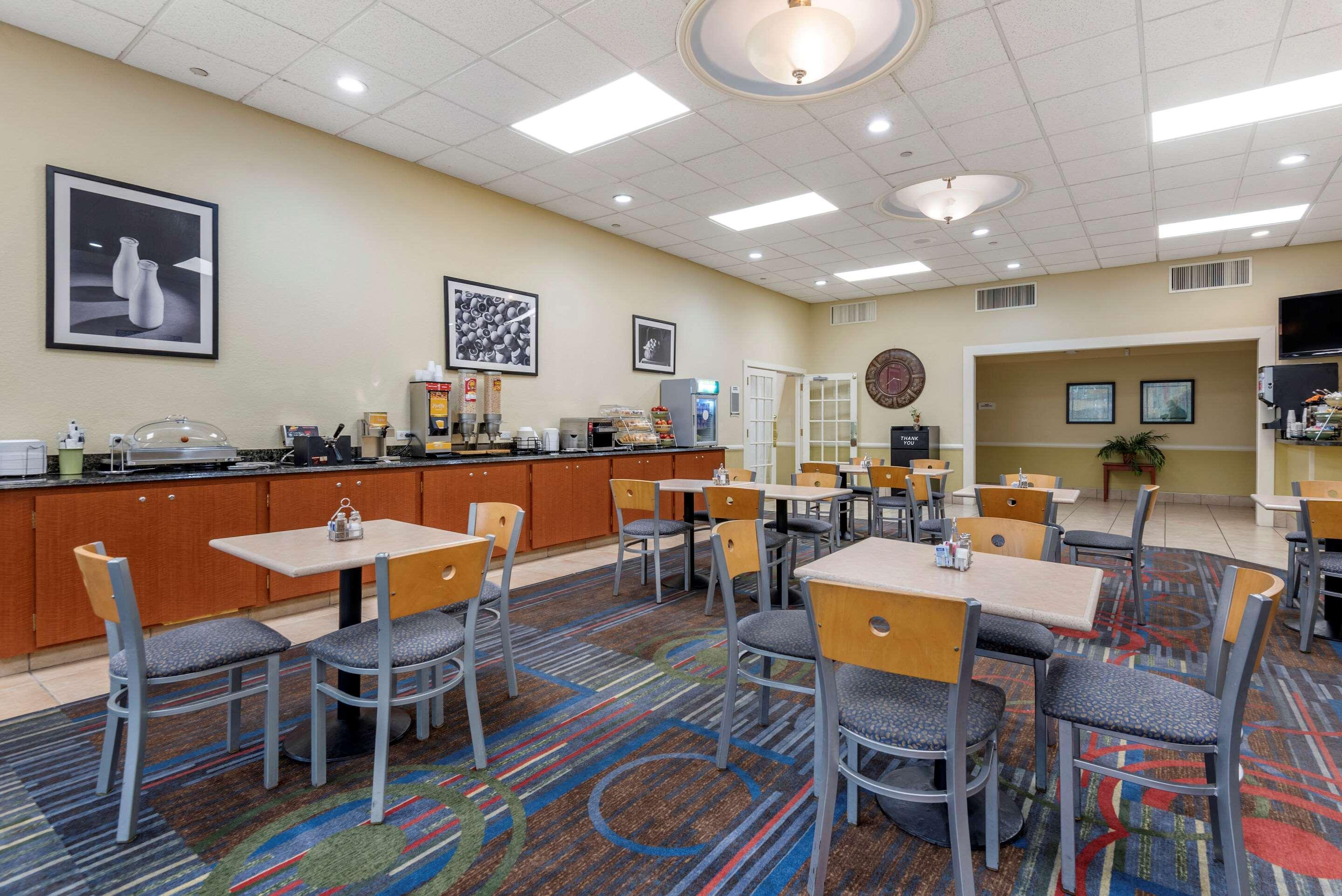Quality Inn & Suites Vestal Binghamton Near University מראה חיצוני תמונה