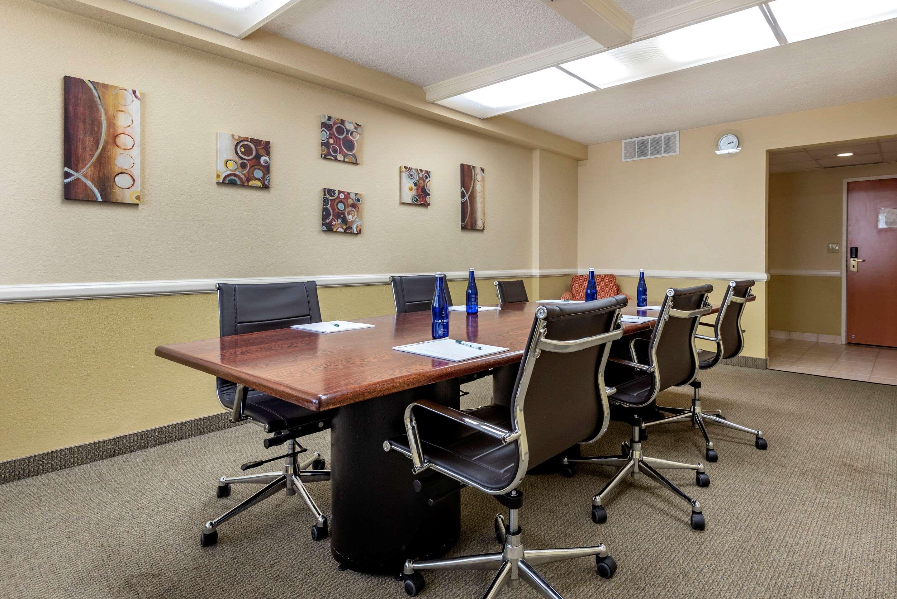 Quality Inn & Suites Vestal Binghamton Near University מראה חיצוני תמונה