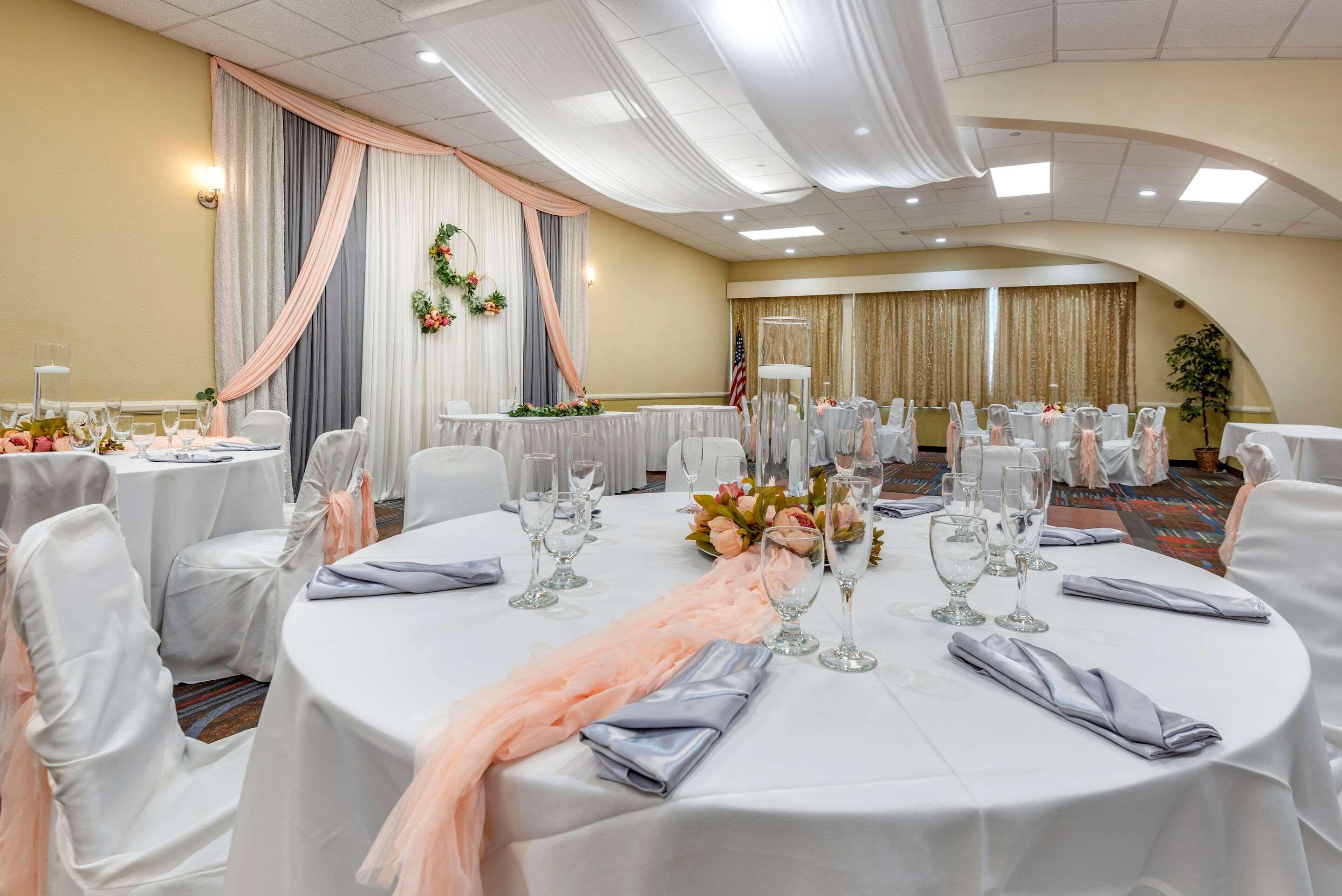 Quality Inn & Suites Vestal Binghamton Near University מראה חיצוני תמונה