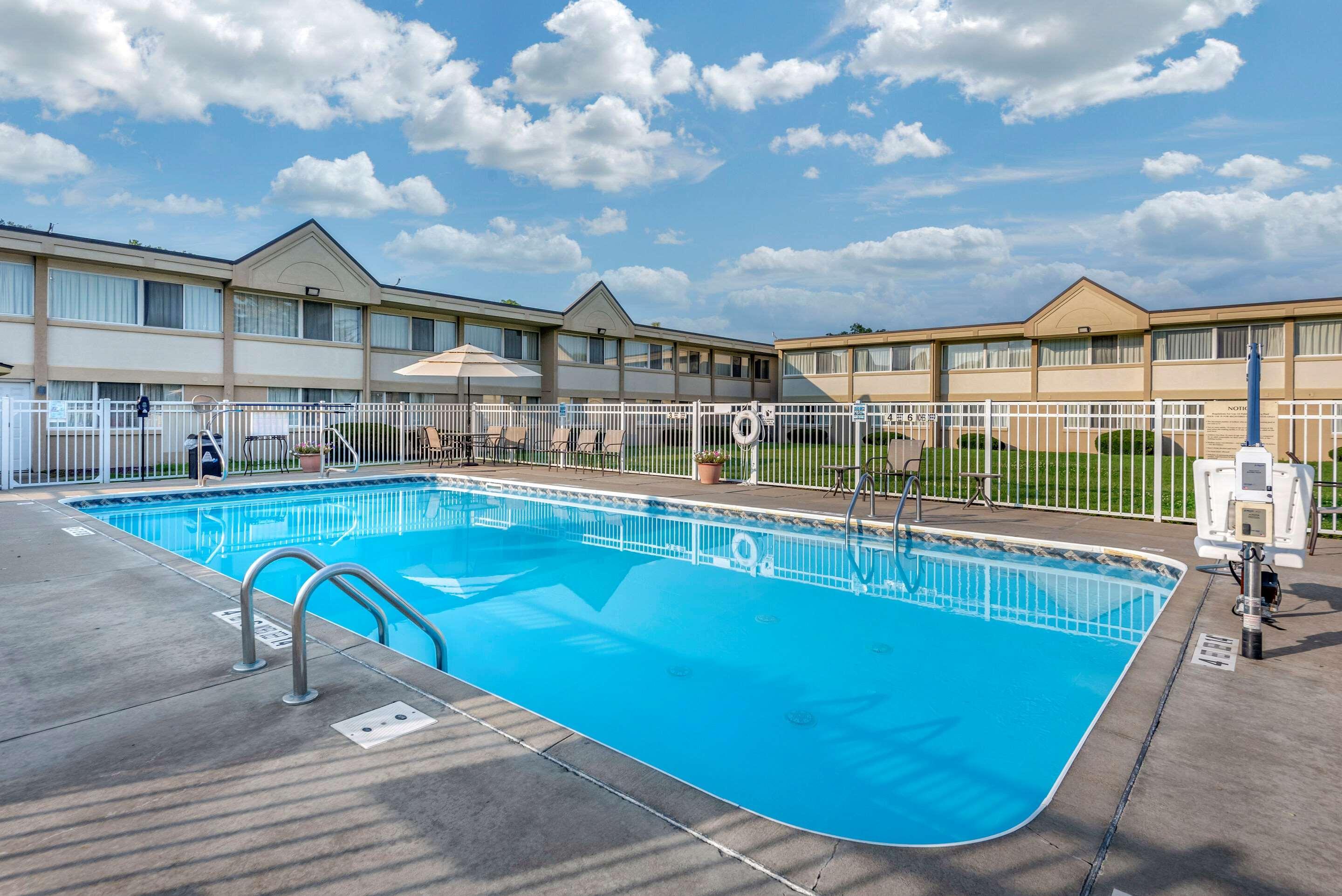 Quality Inn & Suites Vestal Binghamton Near University מראה חיצוני תמונה