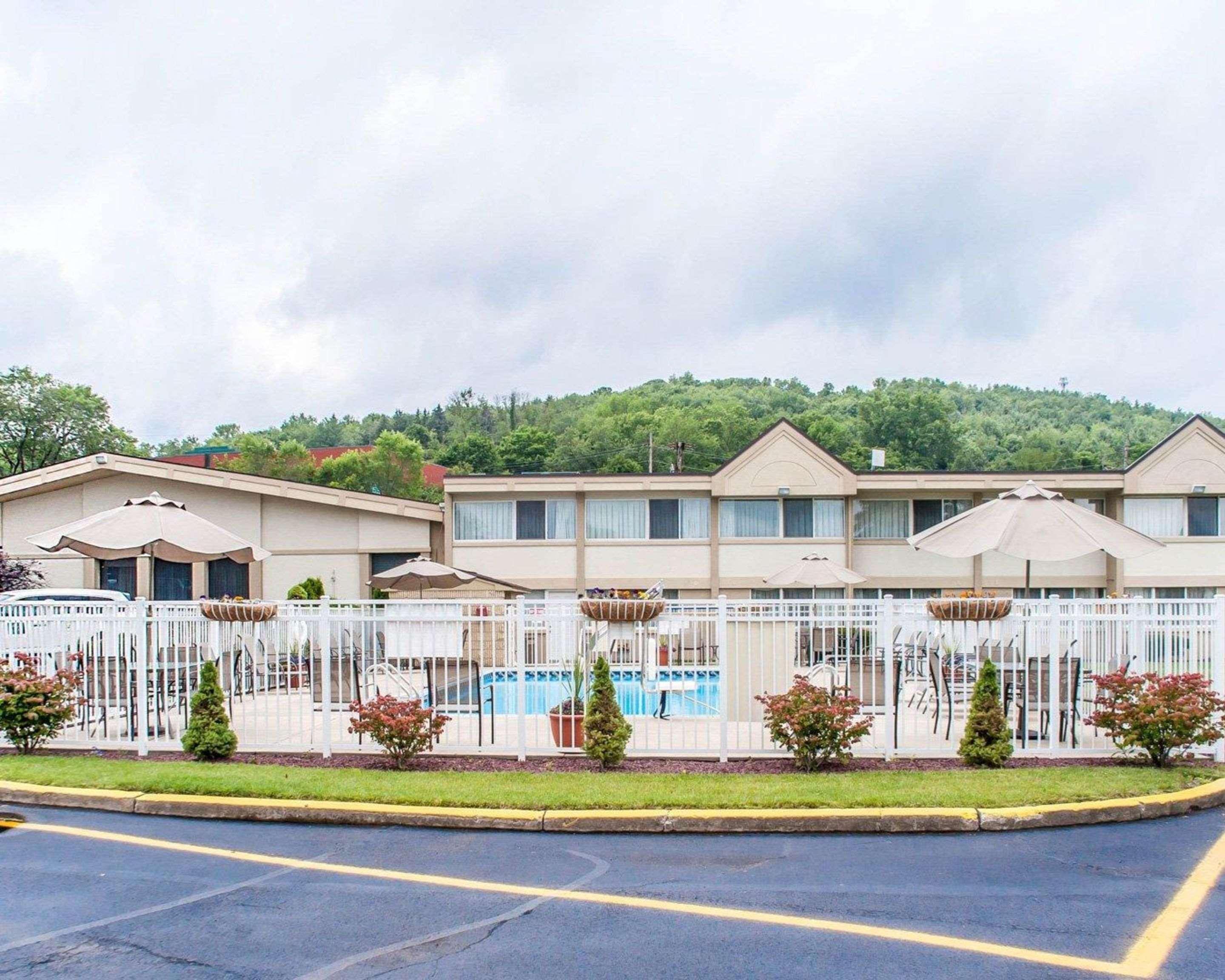 Quality Inn & Suites Vestal Binghamton Near University מראה חיצוני תמונה