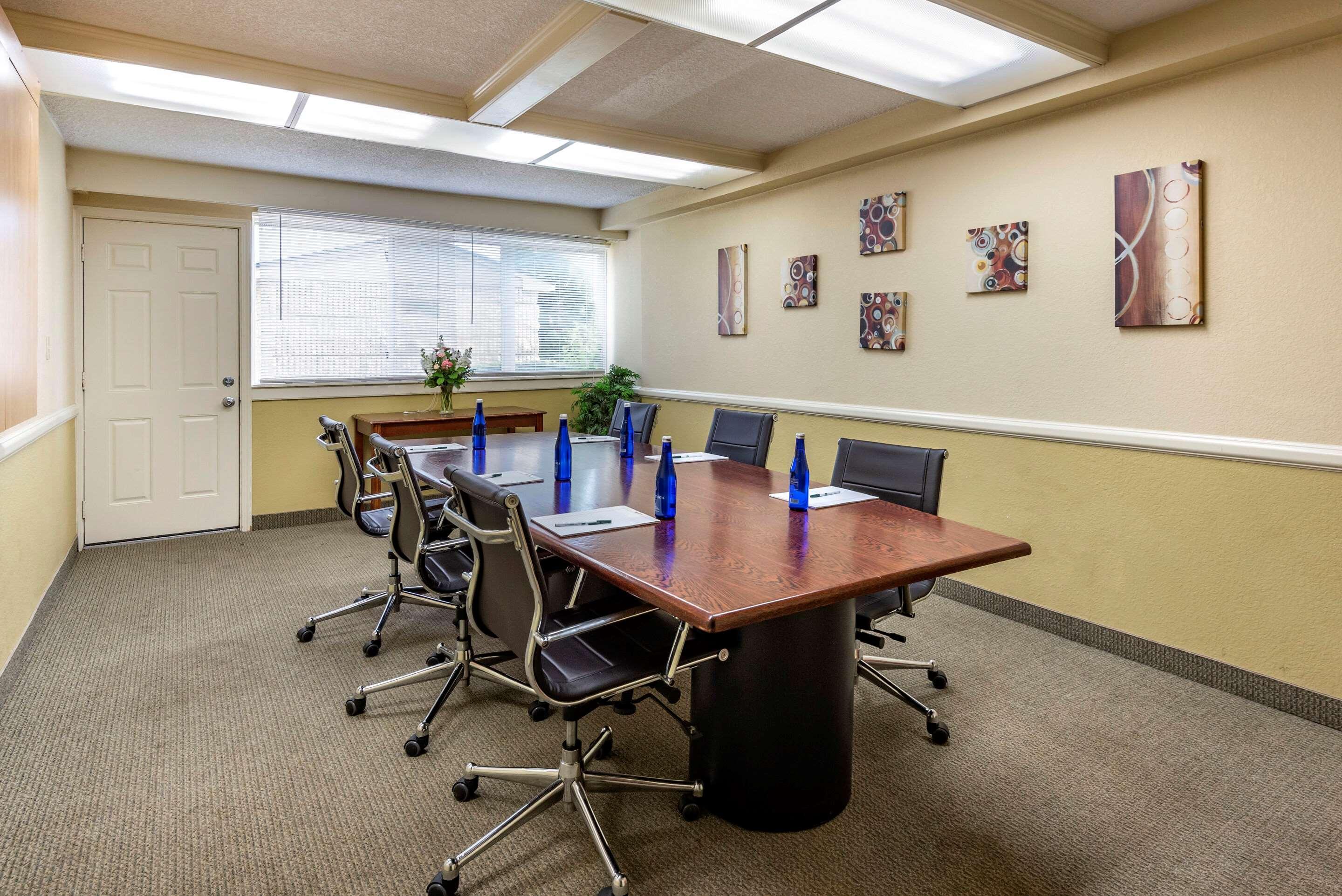 Quality Inn & Suites Vestal Binghamton Near University מראה חיצוני תמונה