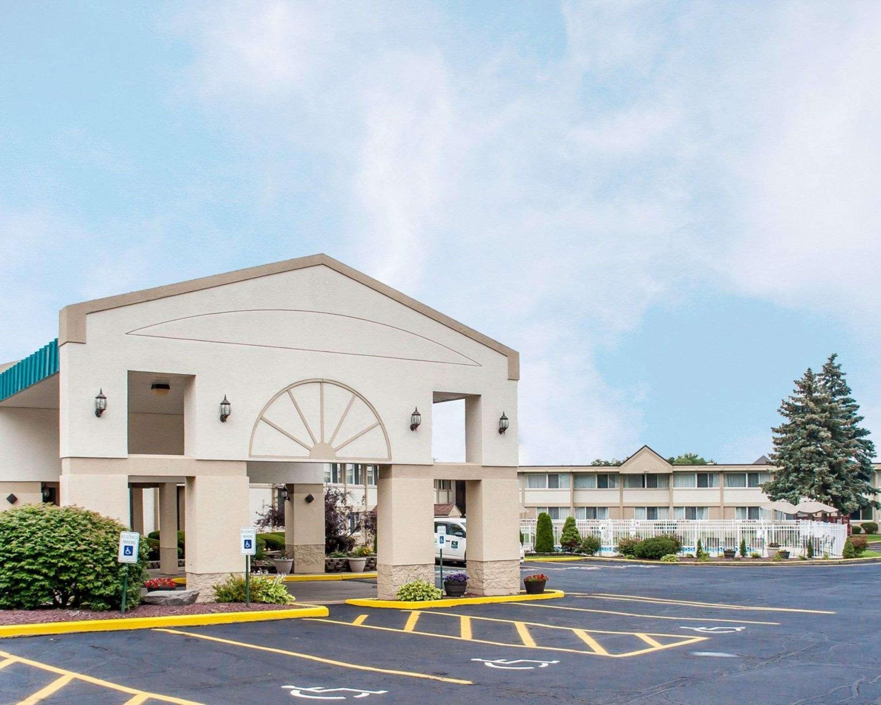Quality Inn & Suites Vestal Binghamton Near University מראה חיצוני תמונה