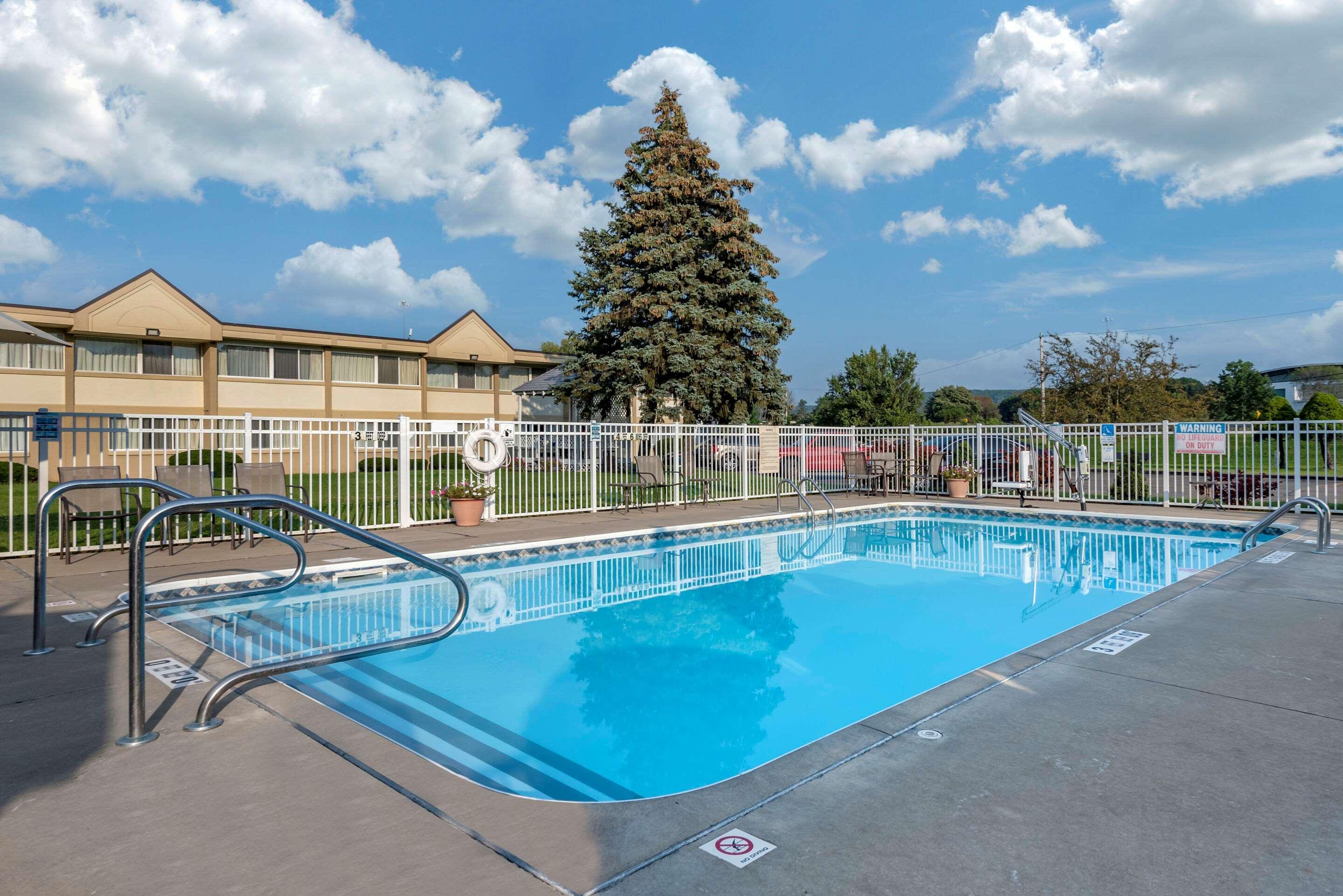 Quality Inn & Suites Vestal Binghamton Near University מראה חיצוני תמונה
