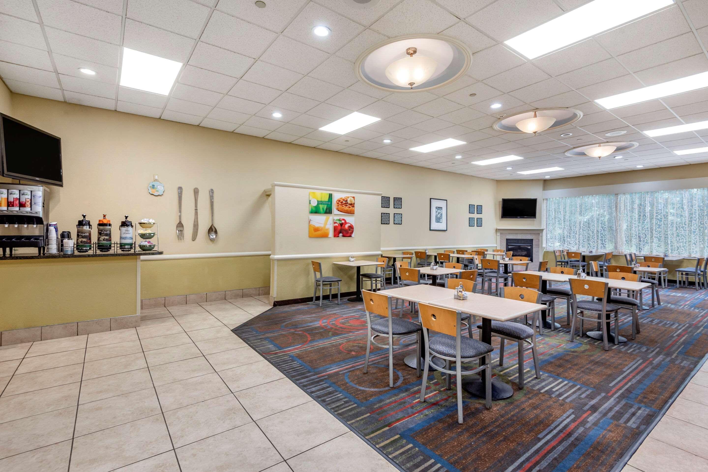Quality Inn & Suites Vestal Binghamton Near University מראה חיצוני תמונה