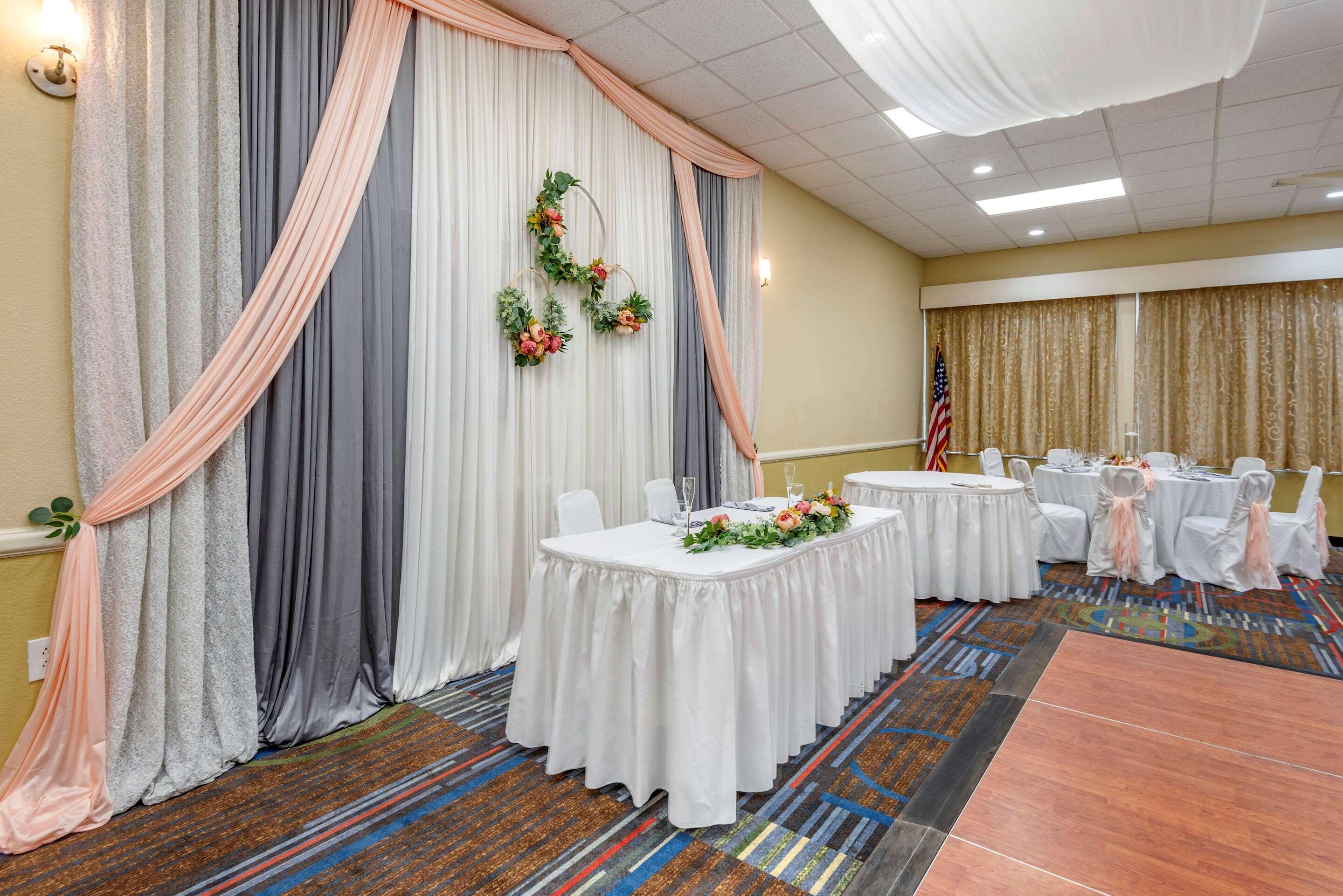 Quality Inn & Suites Vestal Binghamton Near University מראה חיצוני תמונה
